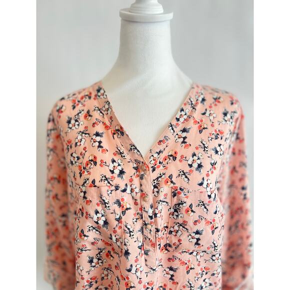 MOTHERHOOD FLORAL PATTERN V-NECK BUTTON DOWN TWO CHEST POCKETS MATERNITY BLOUSE - Picture 4 of 11